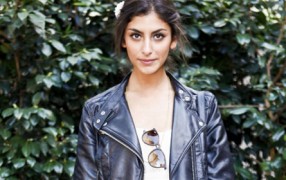Streetstyle: Zartes Kleid zur derben Jacke