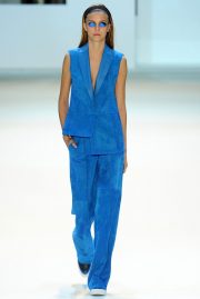 Akris Leder Anzug Blau 2016 Modepilot