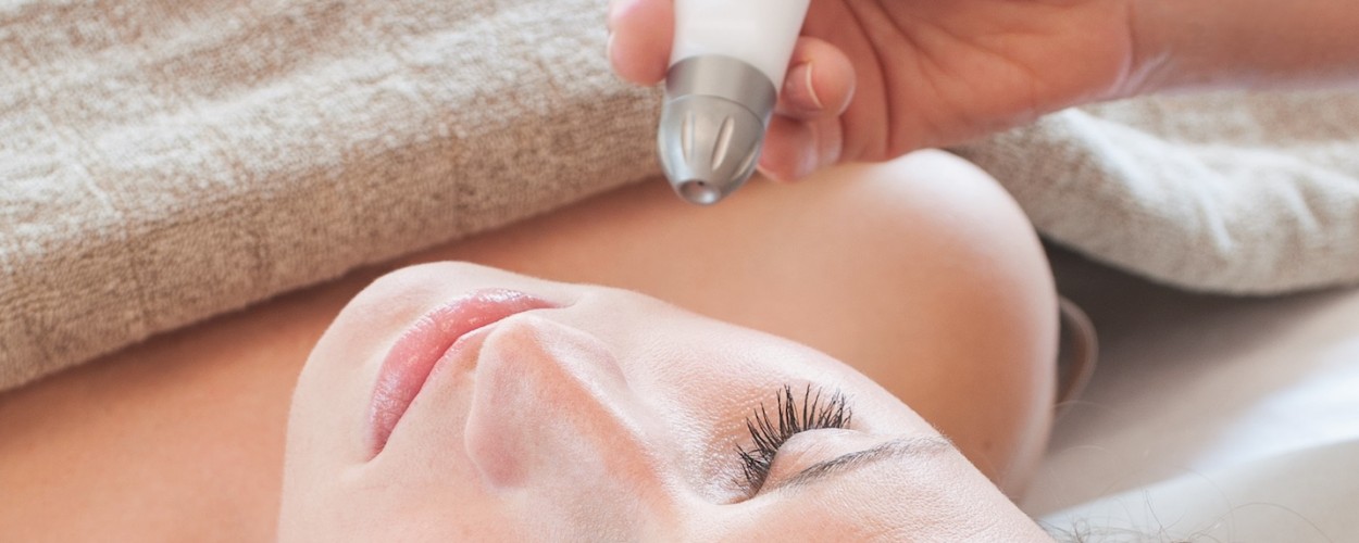 Faltenfrei durch Druckluft statt Botox