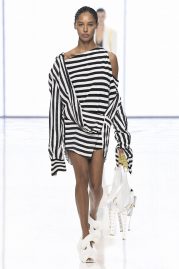 Balmain Modepilot 2022 extra lange Ärmel Trend 2022
