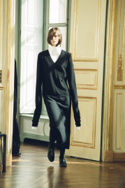 The Row Modepilot Modetrends 2023 weißer Statement Kragen