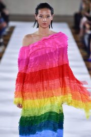 Yanina Couture Modepilot Regenbogen
