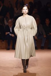Trends 2025 Lederkleid