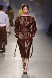 Modetrends 2025 Lederkleid Modepilot